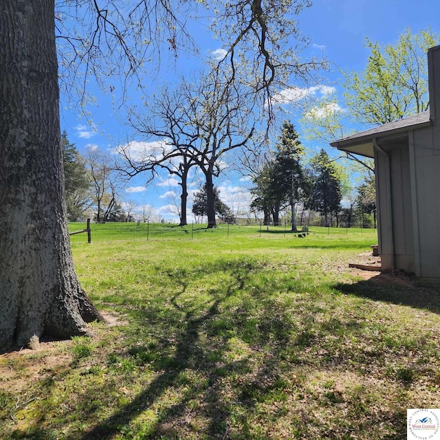 2206 N Swisher Dr, Clinton, MO 64735 - view of yard