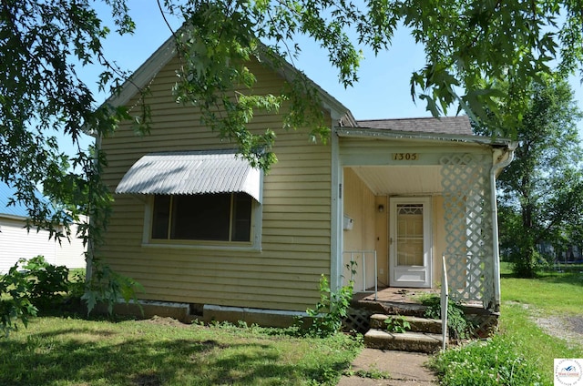 1305 E 14th St, Sedalia, MO 65301 - view of bungalow-style home