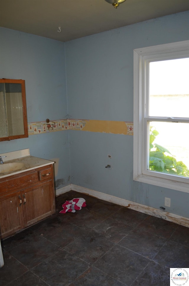 1305 E 14th St, Sedalia, MO 65301 - bathroom featuring vanity