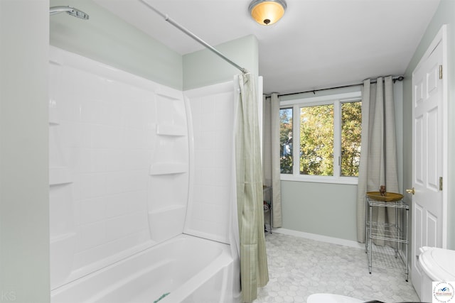full bath with shower / tub combo and baseboards