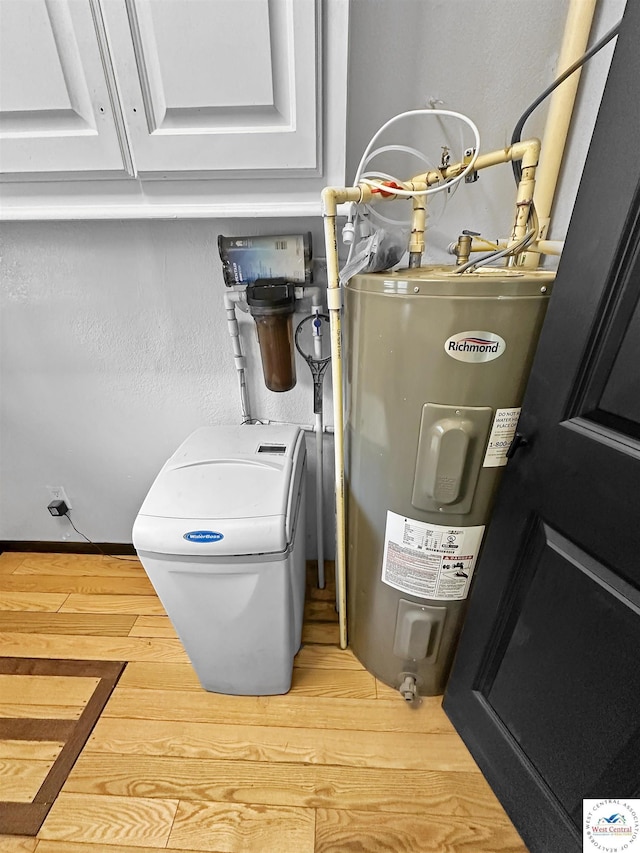 29125 Westwood Ave, Warsaw, MO 65355 - utility room with water heater