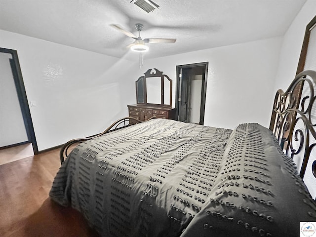 29125 Westwood Ave, Warsaw, MO 65355 - bedroom with a textured ceiling, visible vents, ceiling fan, baseboards, and wood finished floors