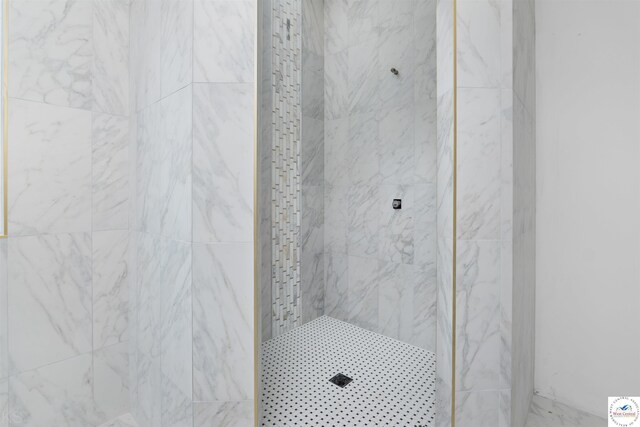19166 Brockman Ave, Cole Camp, MO 65325 - full bathroom featuring tiled shower