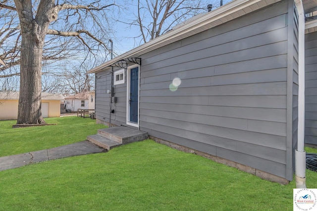 707 E 11th St, Sedalia, MO 65301 - exterior space featuring a lawn