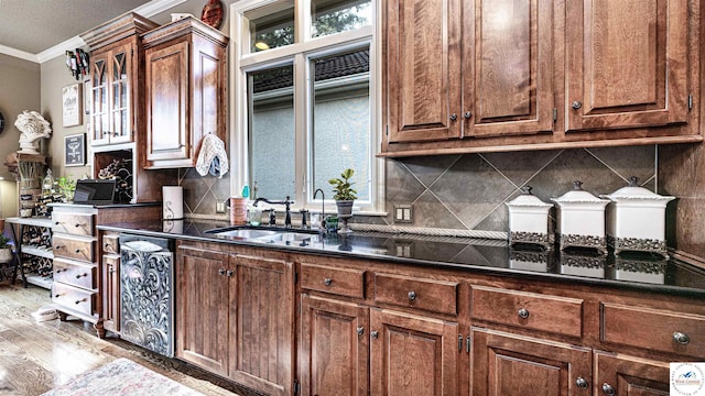 4517 NE Fairway Homes Dr, Lees Summit, MO 64064 - kitchen with ornamental molding, dark countertops, backsplash, and light wood-style floors