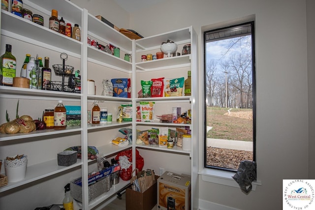 26112 Georgetown Ave, Warsaw, MO 65355 - view of pantry