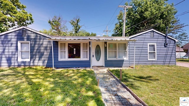 400 E 12th St, Sedalia, MO 65301 - ranch-style home with a front yard and a porch