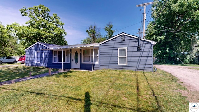 400 E 12th St, Sedalia, MO 65301 - ranch-style house featuring a front lawn and covered porch