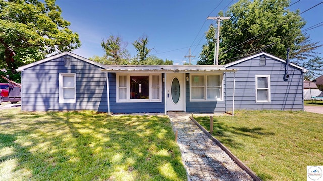 400 E 12th St, Sedalia, MO 65301 - ranch-style house featuring a front yard