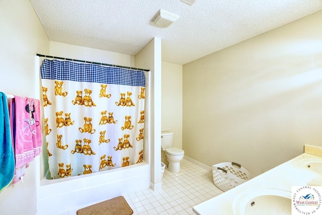full bathroom featuring a textured ceiling, a sink, shower / tub combo with curtain, toilet, and tile patterned floors