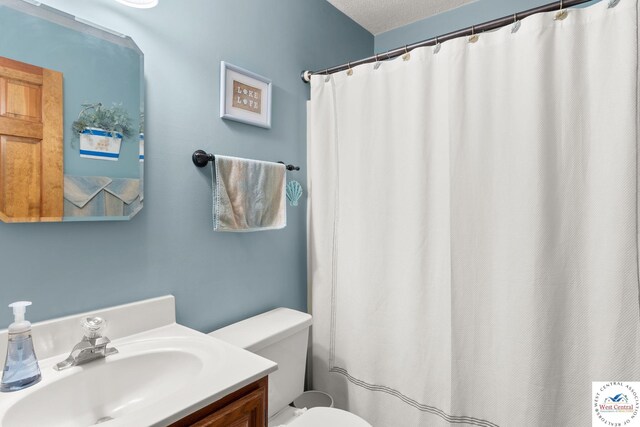 1436 Cherokee Rd, Lake Ozark, MO 65049 - bathroom featuring a shower with shower curtain, toilet, and vanity