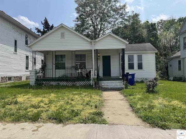 405 W 4th St, Sedalia, MO 65301 - bungalow featuring a front lawn and covered porch