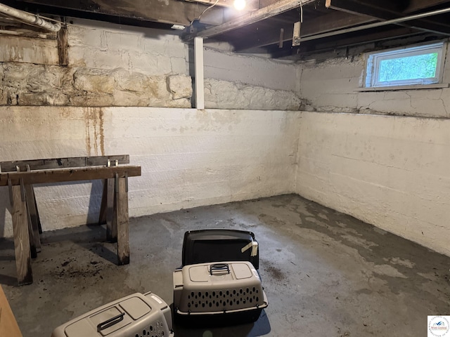 405 W 4th St, Sedalia, MO 65301 - view of below grade area