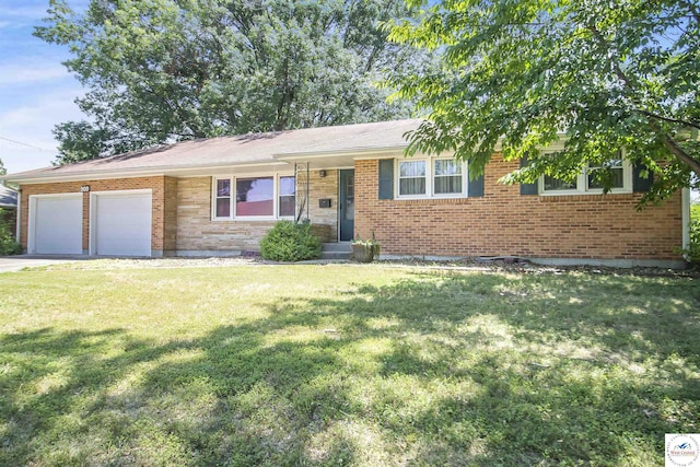 909 Ruth Ann Dr, Sedalia, MO 65301 - photo 1