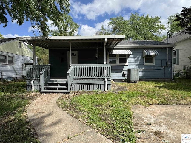 1404 S Grand Ave, Sedalia, MO 65301 - view of front facade with roof with shingles, central air condition unit, and covered porch