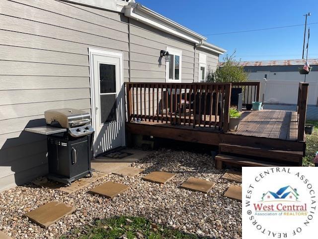 412 E Walnut St, Clinton, MO 64735 - deck with grilling area