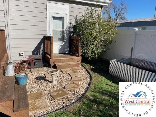 412 E Walnut St, Clinton, MO 64735 - view of yard featuring fence