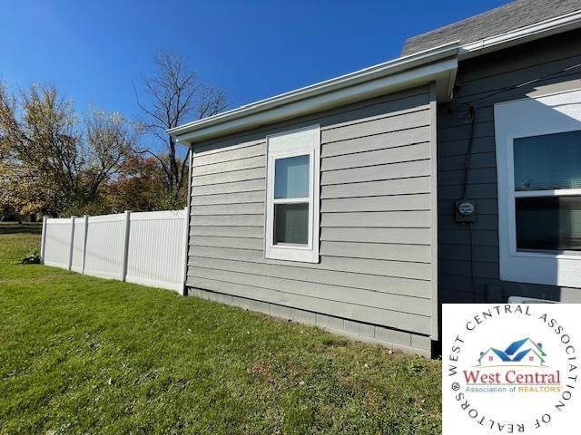412 E Walnut St, Clinton, MO 64735 - view of side of property