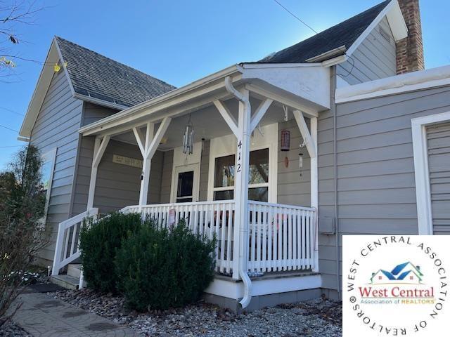 412 E Walnut St, Clinton, MO 64735 - view of exterior entry with a porch