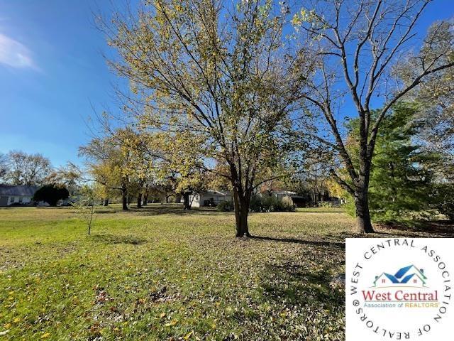 412 E Walnut St, Clinton, MO 64735 - view of green lawn