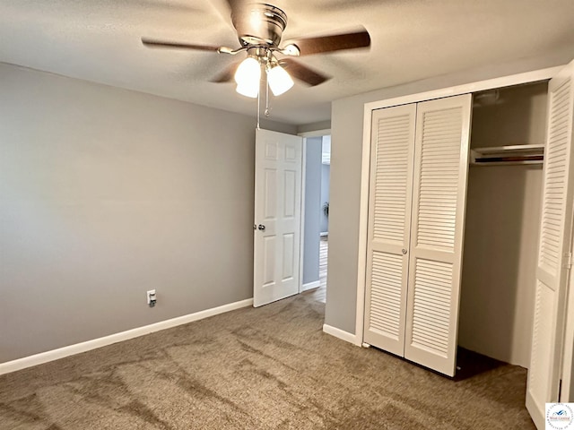 unfurnished bedroom featuring ceiling fan, a closet, baseboards, and carpet floors