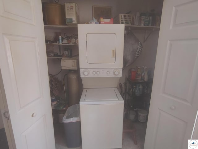 29620 Blue Grass Rd, Edwards, MO 65326 - laundry area with stacked washer and clothes dryer