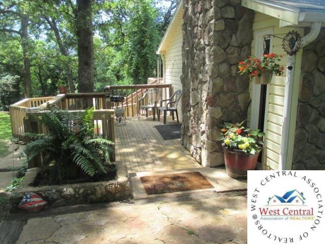 26053 Santa Barbara Dr, Edwards, MO 65326 - photo 2