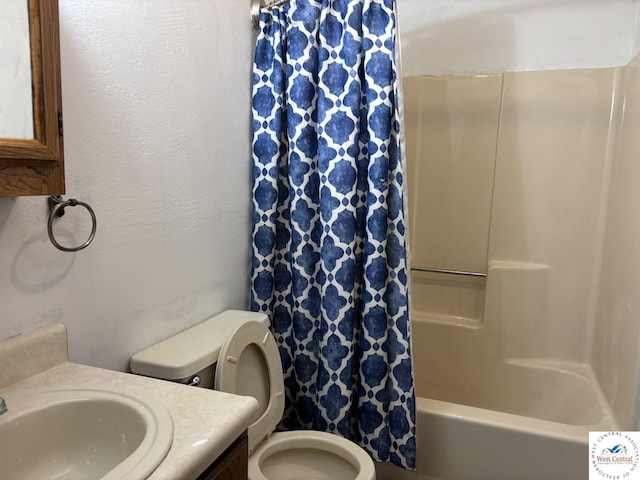 946 Red Bud Dr, Warsaw, MO 65355 - bathroom featuring toilet, vanity, shower / tub combo with curtain, and a textured wall