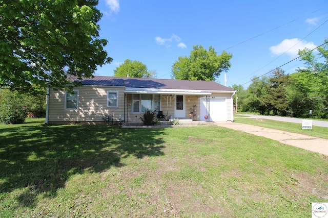 101 Lakeveiw Dr, Windsor, MO 65360 - ranch-style home with a garage, a front yard, and concrete driveway