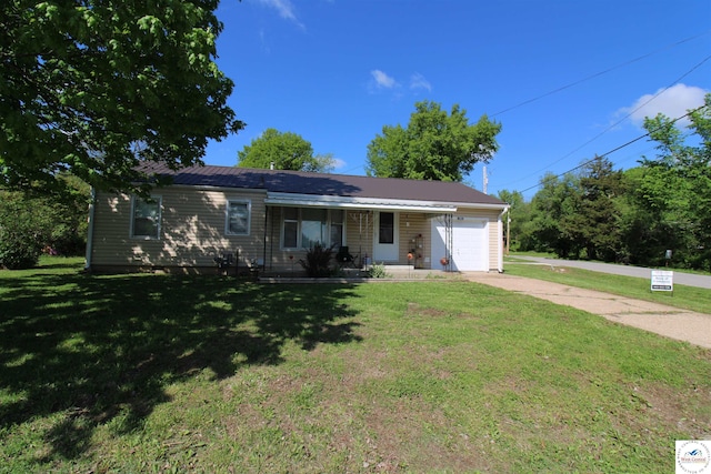 101 Lakeveiw Dr, Windsor, MO 65360 - single story home featuring a garage, driveway, and a front lawn