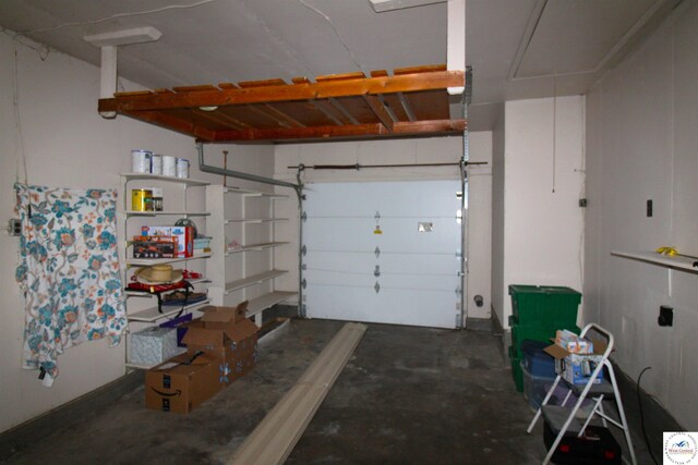 101 Lakeveiw Dr, Windsor, MO 65360 - view of garage
