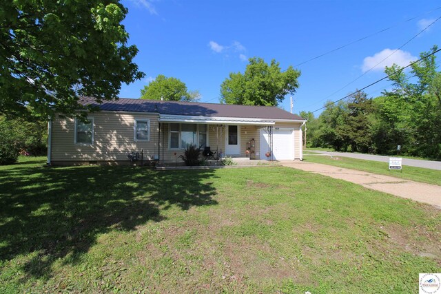 101 Lakeveiw Dr, Windsor, MO 65360 - ranch-style house with an attached garage, concrete driveway, and a front lawn