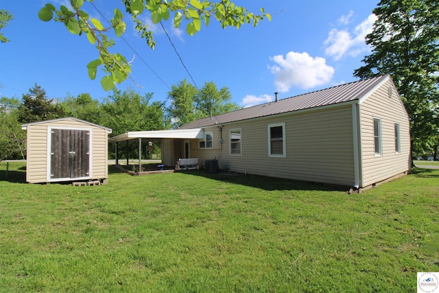 101 Lakeveiw Dr, Windsor, MO 65360 - view of green lawn featuring cooling unit