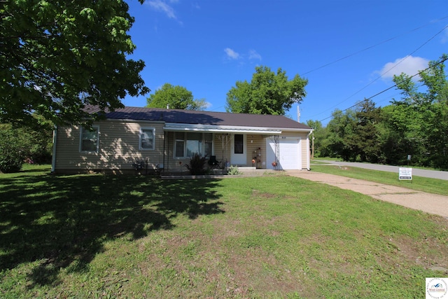 101 Lakeveiw Dr, Windsor, MO 65360 - ranch-style home featuring a garage, concrete driveway, and a front yard