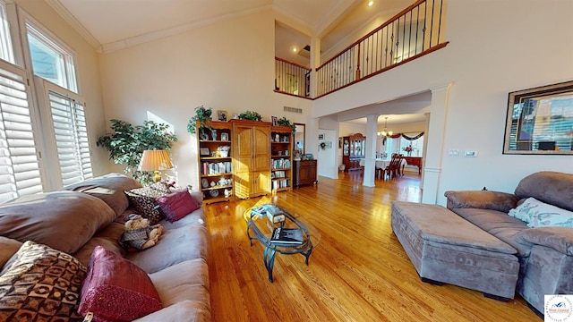 1519 Cobblestone Dr, Sedalia, MO 65301 - living area featuring an inviting chandelier, a wealth of natural light, and high vaulted ceiling