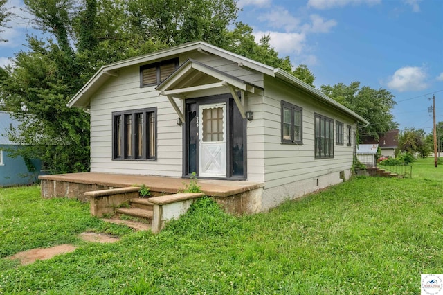 245 Randolph St, Tipton, MO 65081 - view of front of property with a front lawn