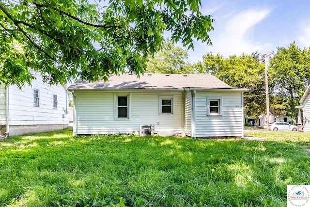 806 E Green St, Clinton, MO 64735 - rear view of house featuring a lawn