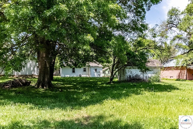 806 E Green St, Clinton, MO 64735 - view of yard