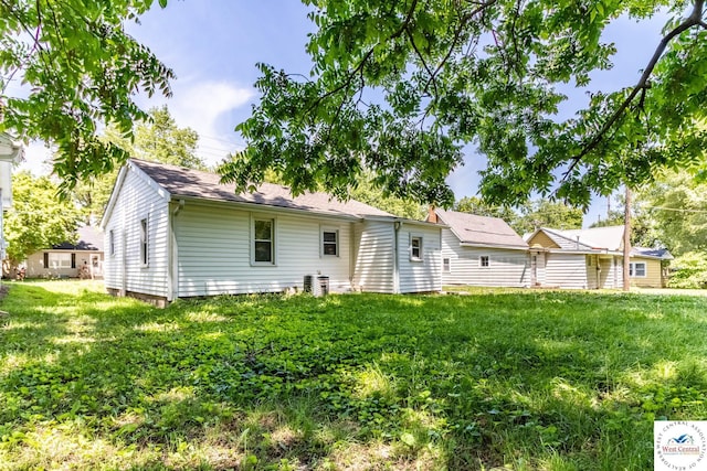806 E Green St, Clinton, MO 64735 - back of property with a lawn