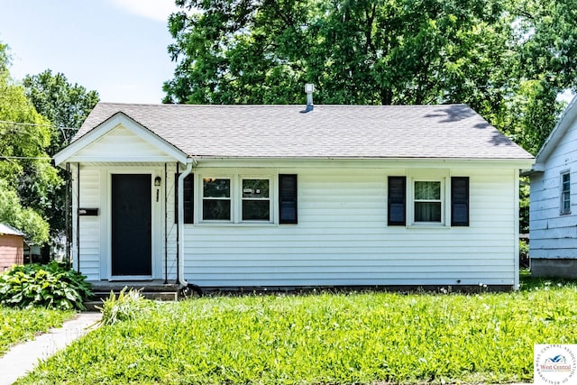 806 E Green St, Clinton, MO 64735 - view of front of house featuring a shingled roof and a front lawn