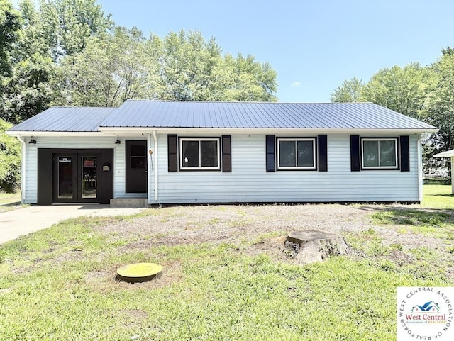 2704 Rosebud Cir, Sedalia, MO 65301 - ranch-style house with a metal roof and a front yard