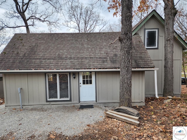 10075 Otter Rd, Clinton, MO 64735 - view of front of house featuring a shingled roof