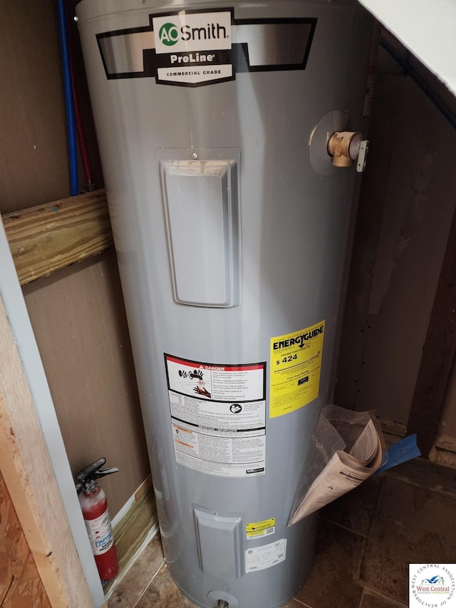 10075 Otter Rd, Clinton, MO 64735 - utilities with water heater