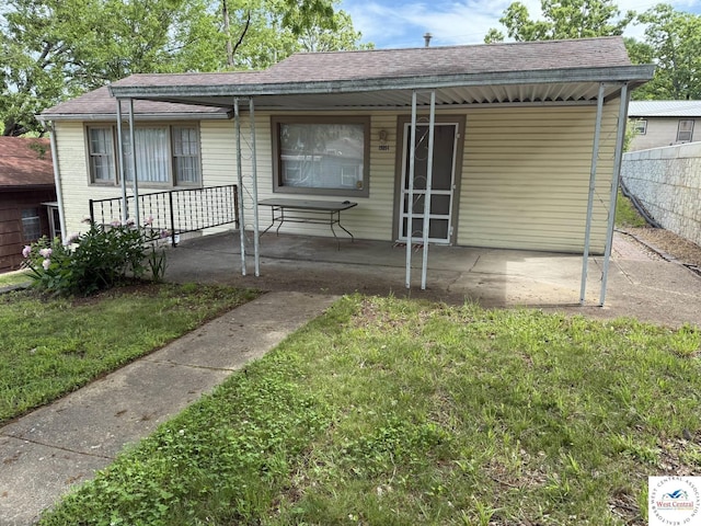 19094 Kennedy Rd, Warsaw, MO 65355 - ranch-style house with covered porch and a shingled roof