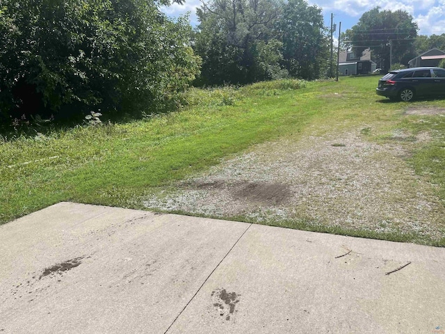214 E Henry St, Sedalia, MO 65301 - photo 2