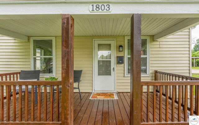 1803 S Quincy Ave, Sedalia, MO 65301 - view of exterior entry featuring a porch