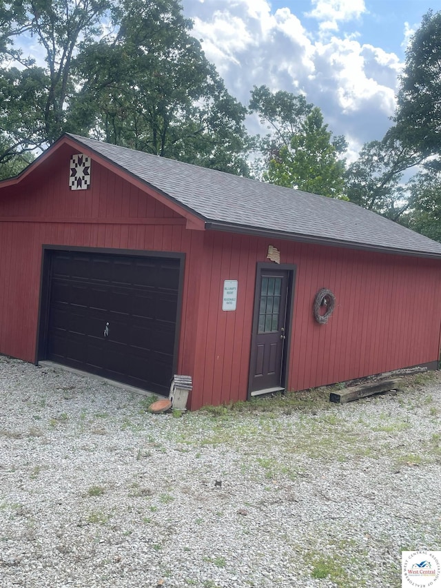 791 SE 1211th Rd, Deepwater, MO 64740 - detached garage featuring driveway