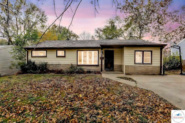 6204 E 147th Ter, Grandview, MO 64030 - view of front facade featuring concrete driveway