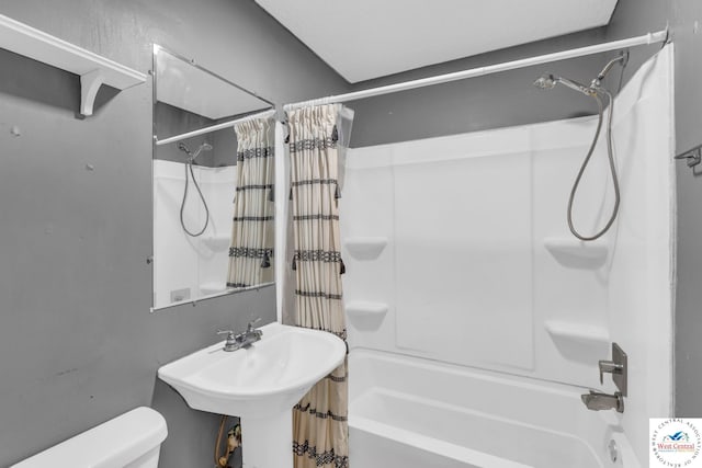 6204 E 147th Ter, Grandview, MO 64030 - full bathroom featuring toilet, shower / tub combo, and a sink