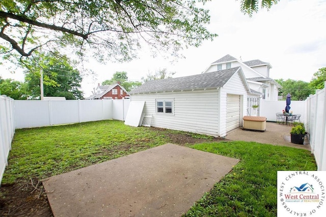 1625 W 16th St, Sedalia, MO 65301 - view of yard with a patio area and an outbuilding